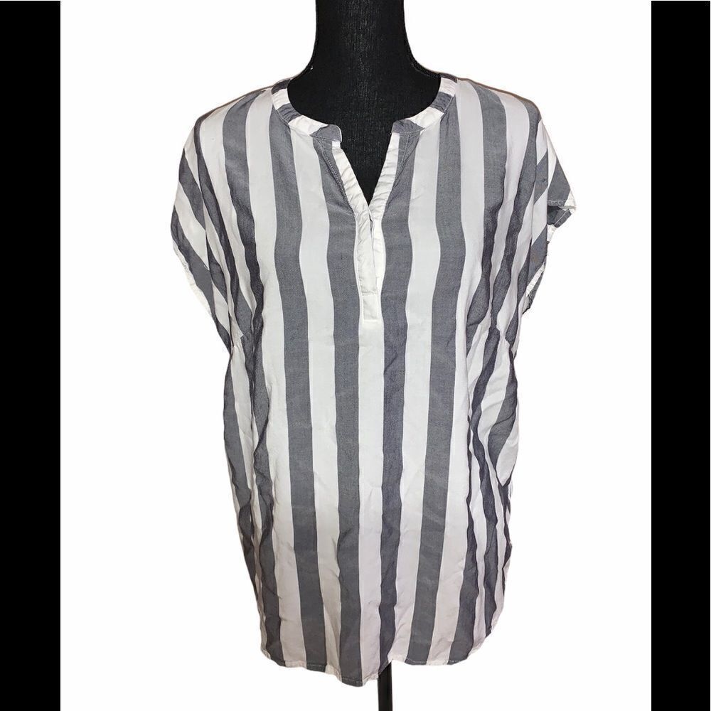 Ava & Viv Gray and White Vertical Stripe Short Sleeve Blouse